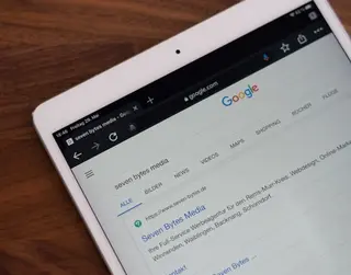 Google-Suche auf iPad, SEO und Sichtbarkeit durch Seven Bytes Media