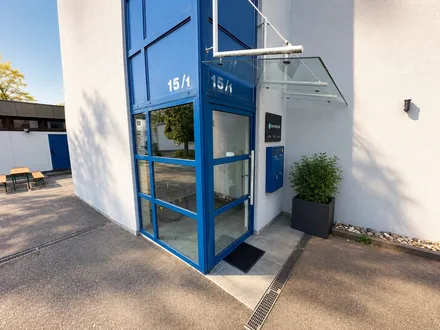 Eingang von Seven Bytes Media, Daimlerstraße 15/1 in Winnenden